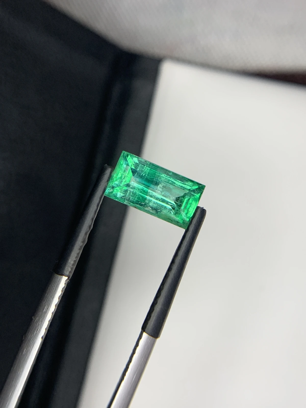Natural Green Emerald 2.43 Carat Faceted Rectangular Cut Loose Gemstone — view 14